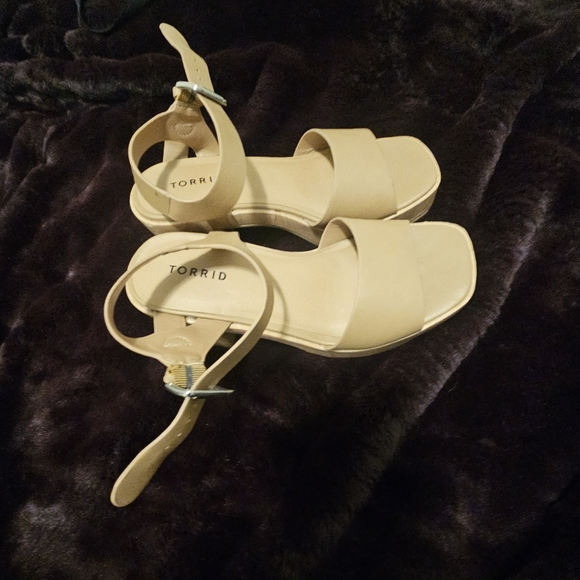 GUC Torrid Block Heel Sandals 6.5ww - Picture 1 of 7